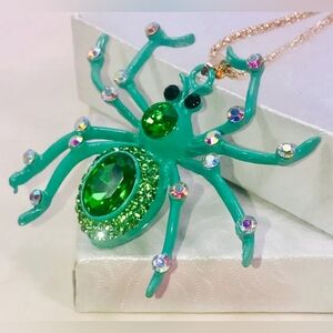 ",ENCHANTED EMERALD SPINNER!" GORGEOUS GREEN RHINESTONE SPIDER NECKLACE NEW!
